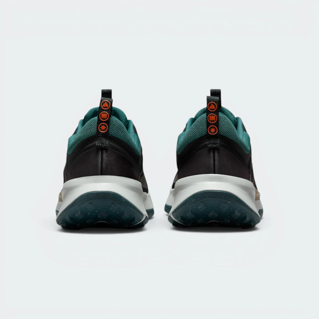 Focuses on the functional pull loops and the professional finish of the foam midsole.