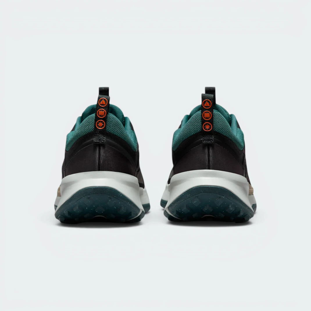 Focuses on the functional pull loops and the professional finish of the foam midsole.