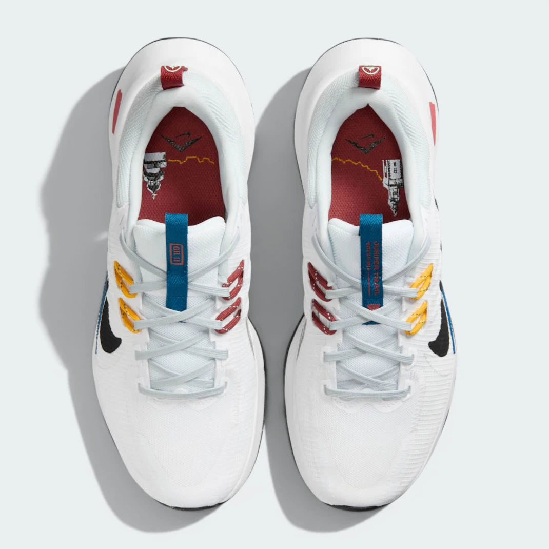 Focuses on the "locked-in" lacing system and the high-quality synthetic overlays on the toe.