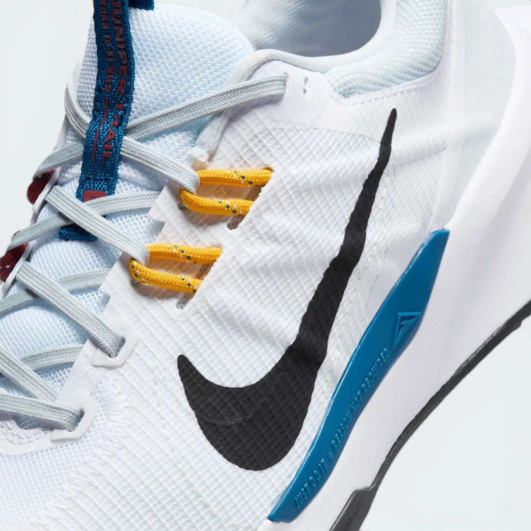 Details the high-definition mesh weave and the precision of the Move to Zero branding.