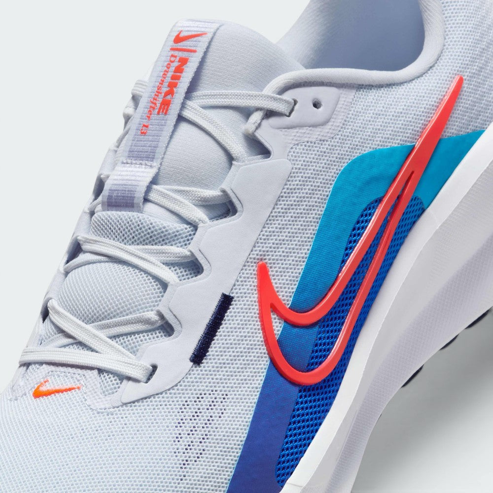 Details the premium stitching wrapping the front toe cap protection matrix and the precision eyelet lacing lines tracking.