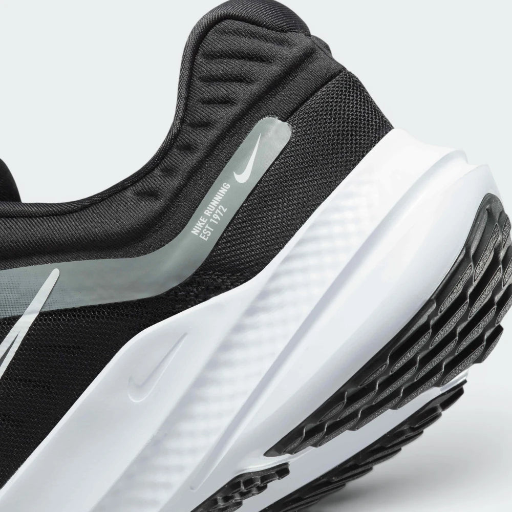 Highlights the "unreal" clean finish of the foam tooling and its stable, robust bonding to the lower rubber traction plates.