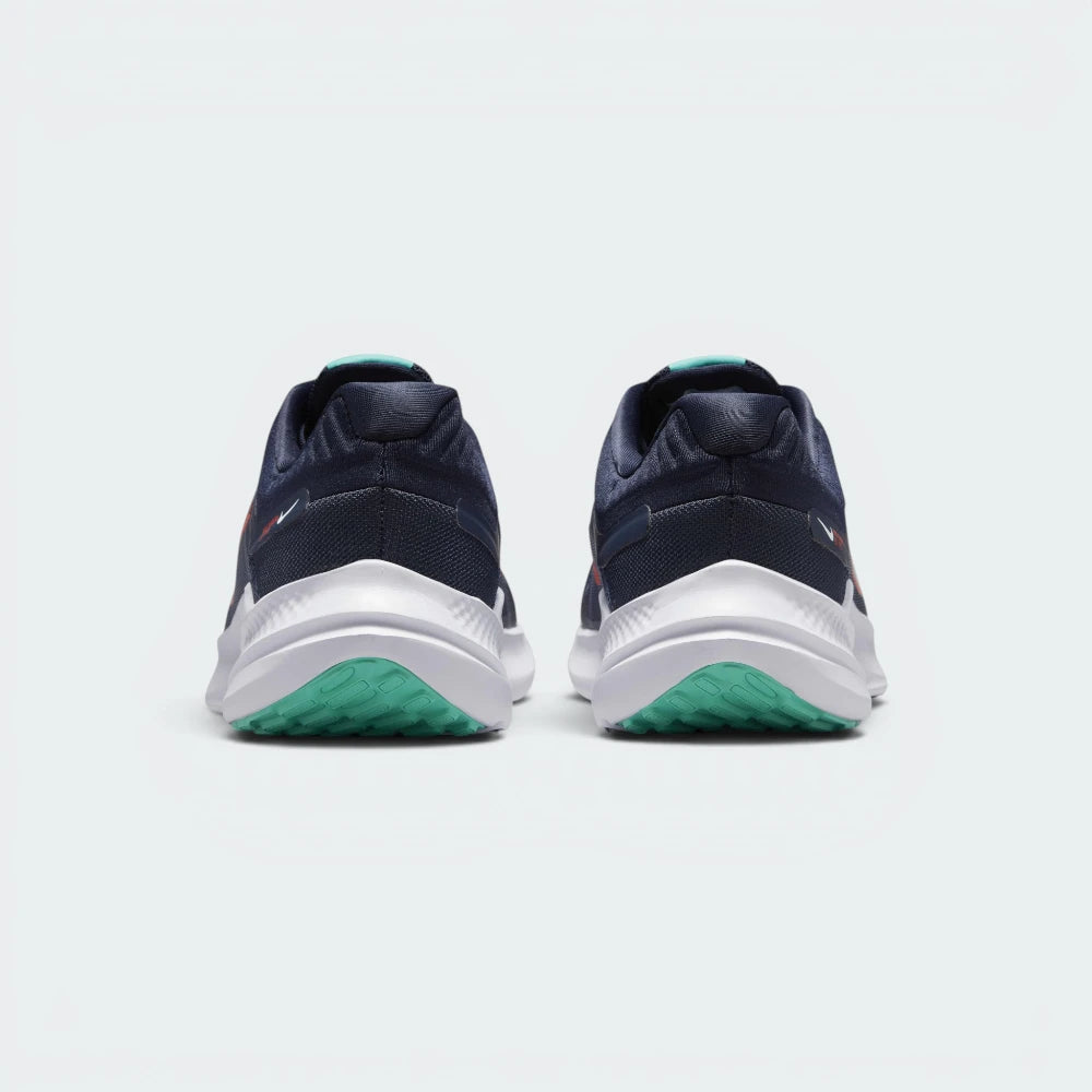Focuses on the super-soft collar padding and the professional finish of the foam midsole.