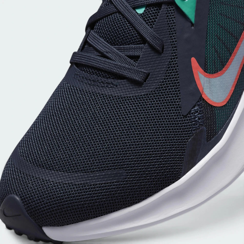 Details the high-definition engineered mesh and the precision of the toe skins.
