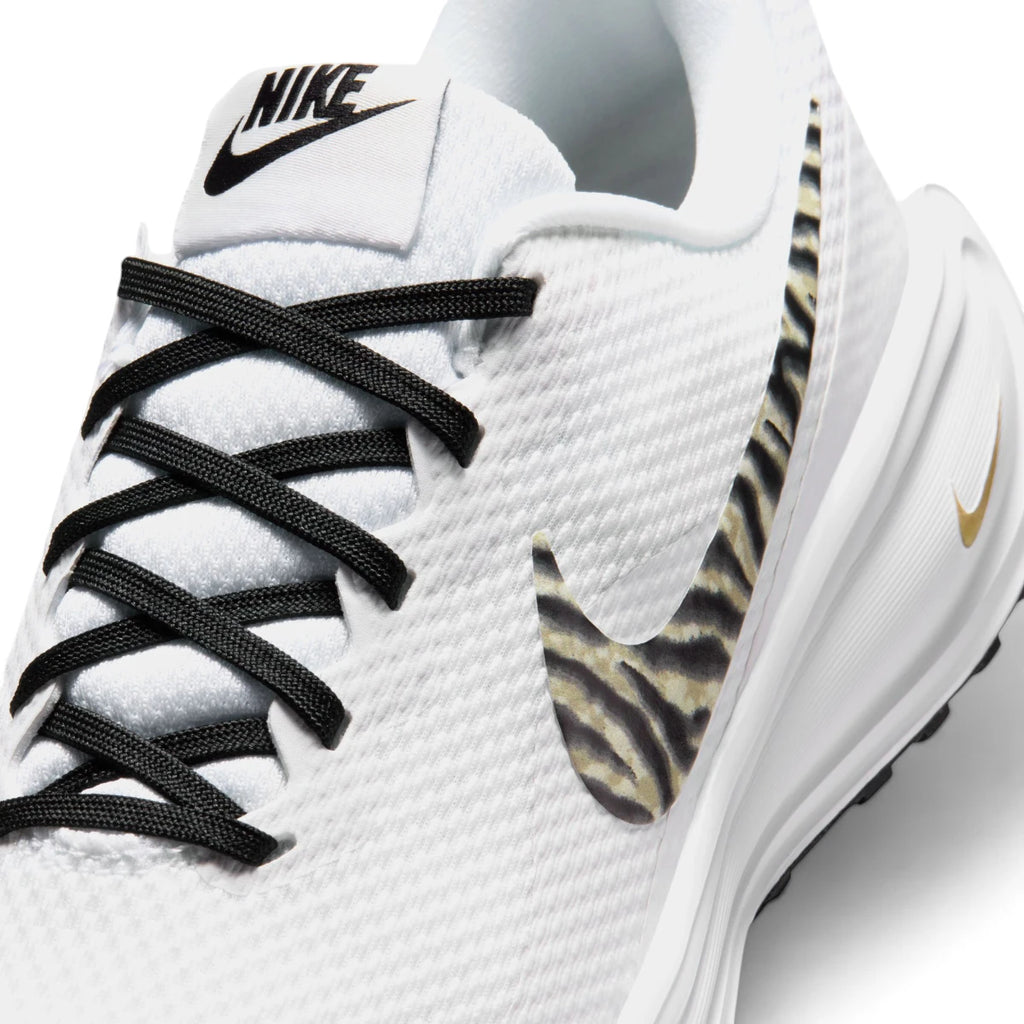 Zoom Looking at the Front of the Shoes and Laces: Macro focus on the fine-grained mesh toe box, black flat athletic laces, and the woven tongue label with black Nike branding.   