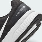 Highlights the "unreal" clean finish of the responsive foam tooling and its stable, secure bonding to the lower rubber traction plates.