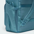 Highlights the "unreal" clean finish of the heavy-duty coated bottom panel, engineered to act as a primary defence against dampness when setting your pack down on gym floors.
