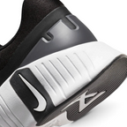 Zoom Looking at the Outsole and Midsole: Highlighting the dual-density foam texture and the flexibility grooves in the rubber.