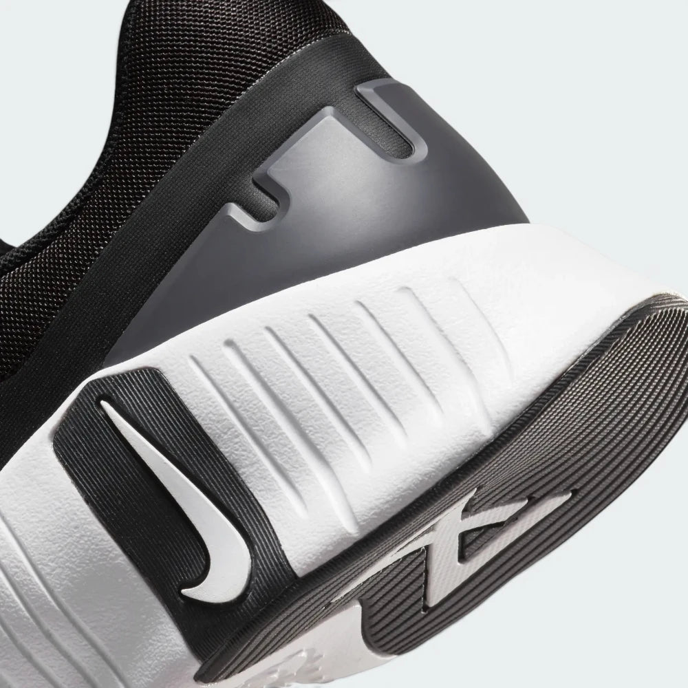 Zoom Looking at the Outsole and Midsole: Highlighting the dual-density foam texture and the flexibility grooves in the rubber.