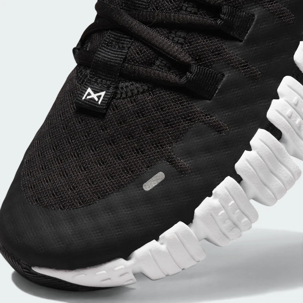 Zoom Looking at the Front of the Shoes and Laces: A close-up of the breathable mesh grain and the reinforced eyelets for a "pro-level" fit.