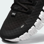 Zoom Looking at the Front of the Shoes and Laces: A close-up of the breathable mesh grain and the reinforced eyelets for a "pro-level" fit.