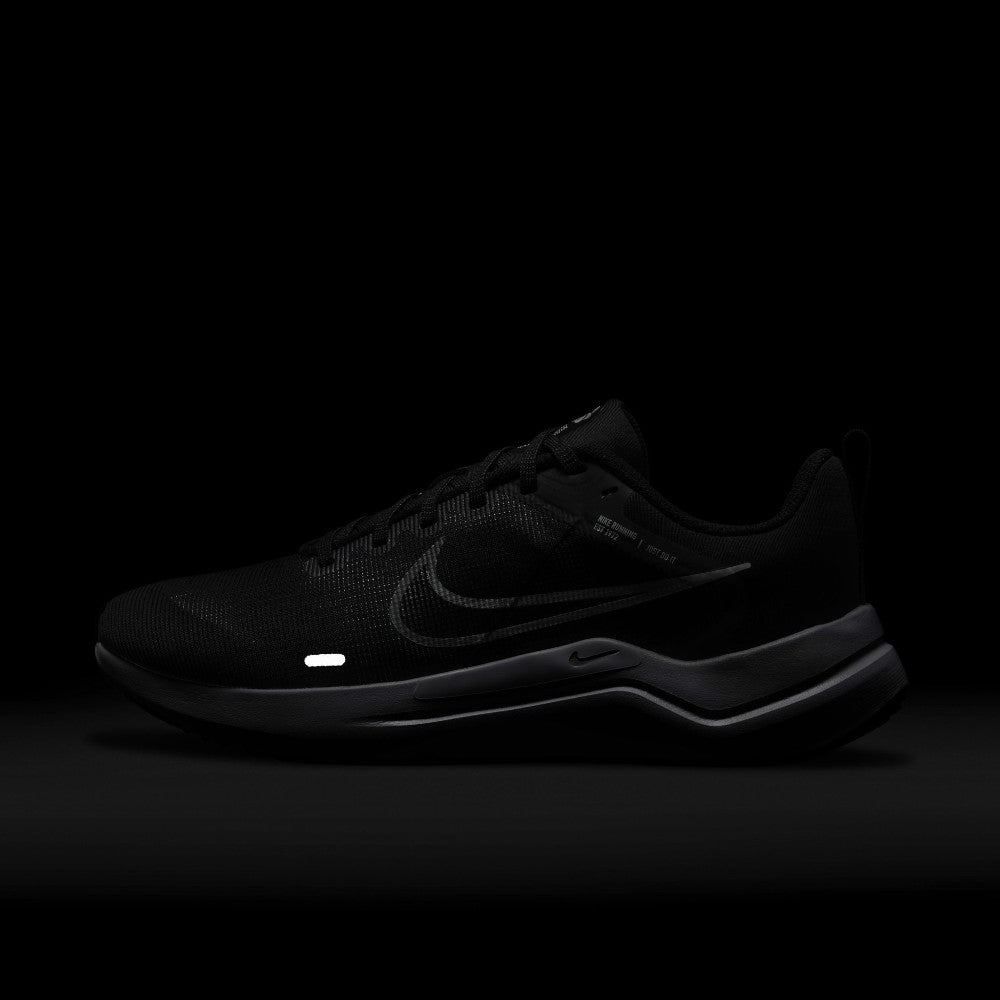 The reflective bar in outside of the shoes making them ideal for use any time. 