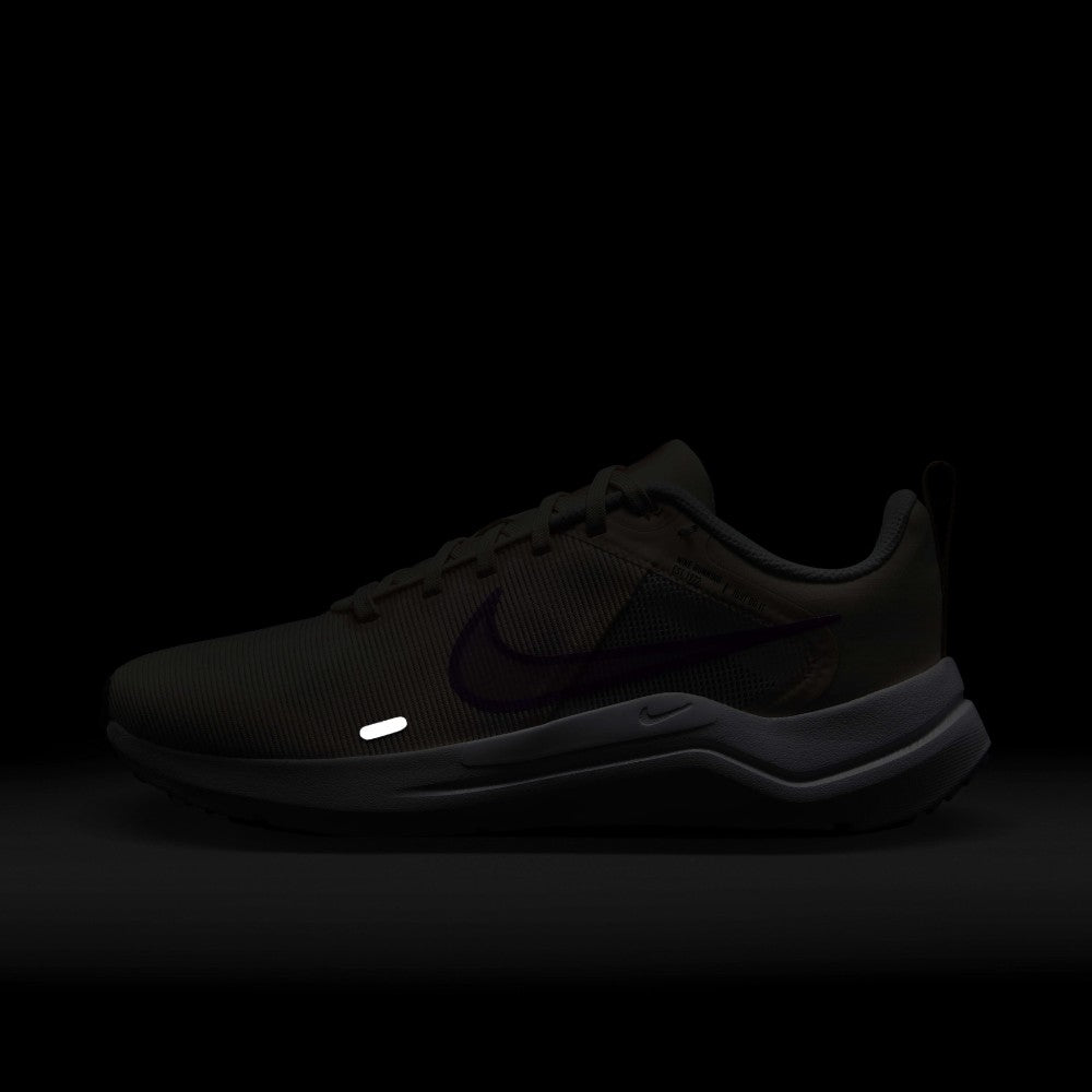 Showcasing the reflective detail ideal for running in the evening time