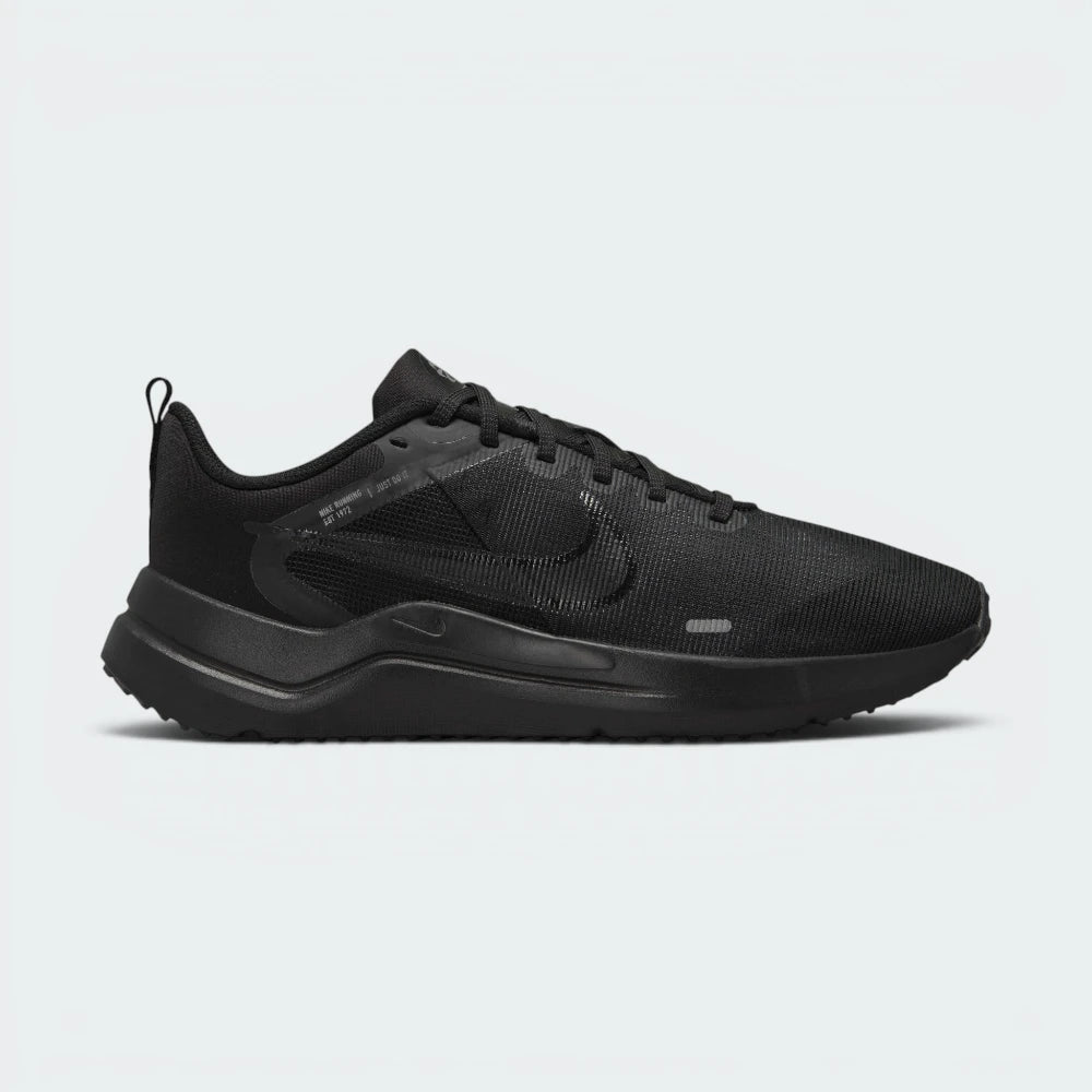 Highlights the high-velocity mesh texture and the professional depth of the Smoke Grey accents. Main image