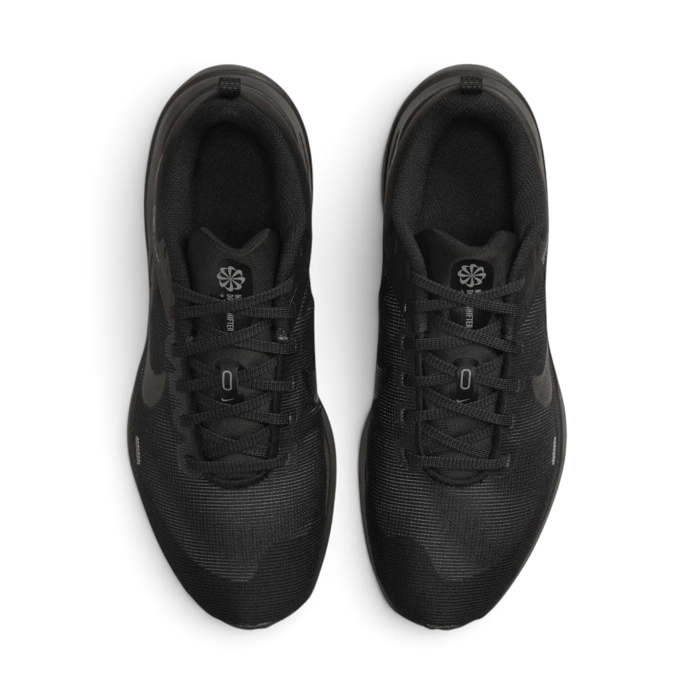 Focuses on the locked-in midfoot fitband and the professional Nike branding on the tongue.