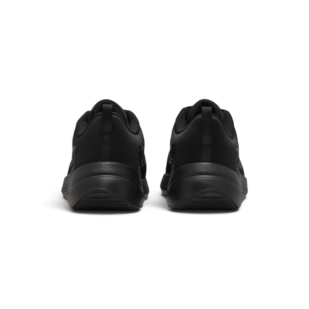 Focuses on the increased foam midsole height and the professional finish of the heel counter.
