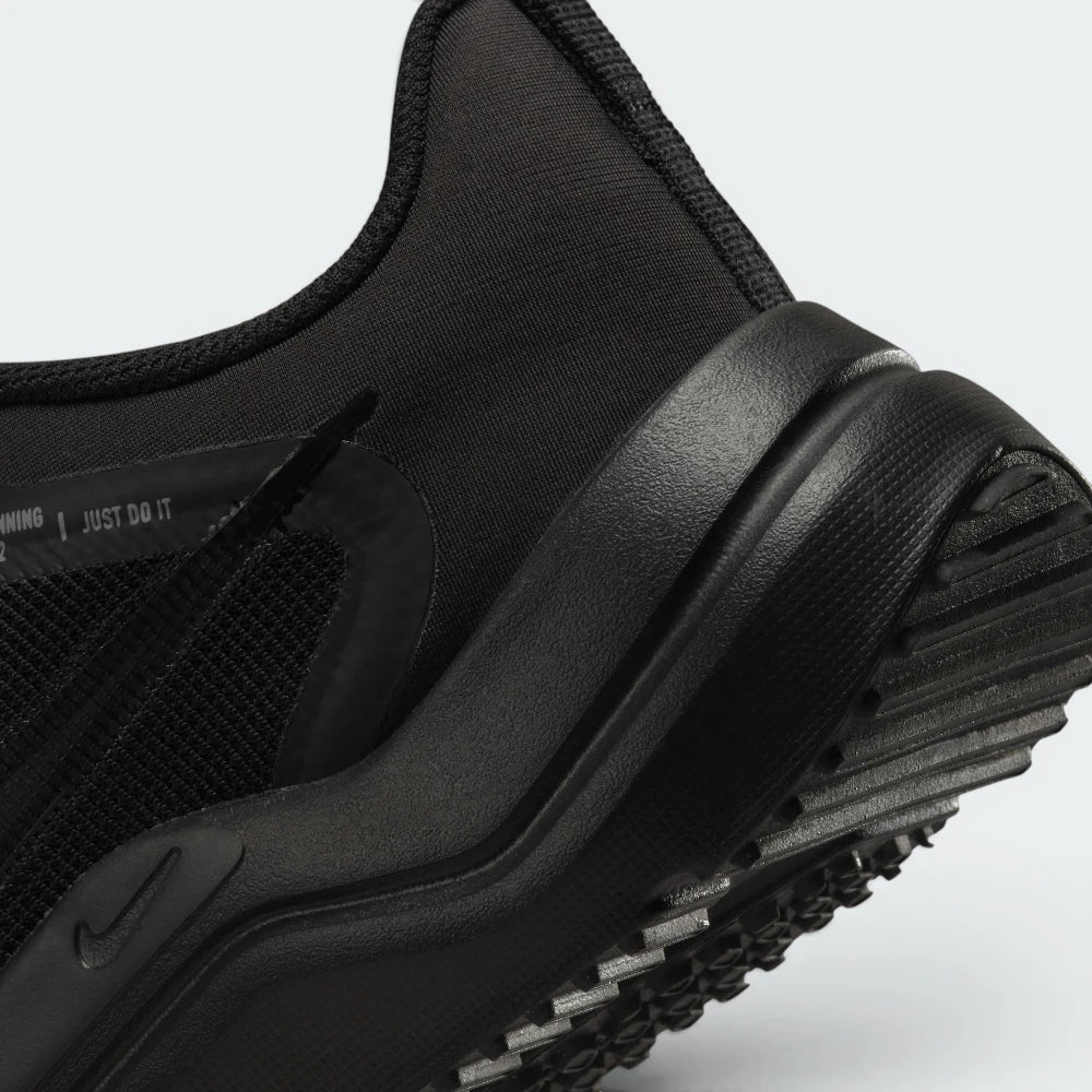Highlights the "unreal" finish of the super-soft foam and the stable rubber construction.