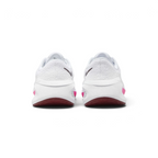 Focuses on the tough, moulded heel wrap designed for a stable and supportive, pro-level lockdown.