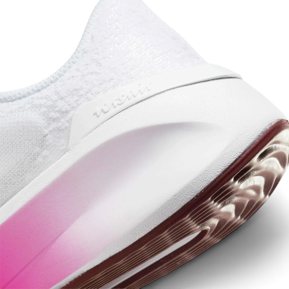 Highlights the "unreal" finish of the visible low-height Zoom Air window and the stable wrapping chassis.
