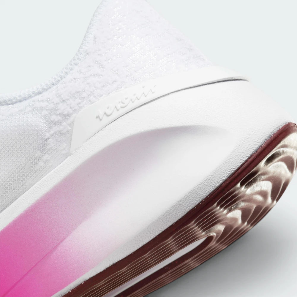 Highlights the "unreal" finish of the visible low-height Zoom Air window and the stable wrapping chassis.
