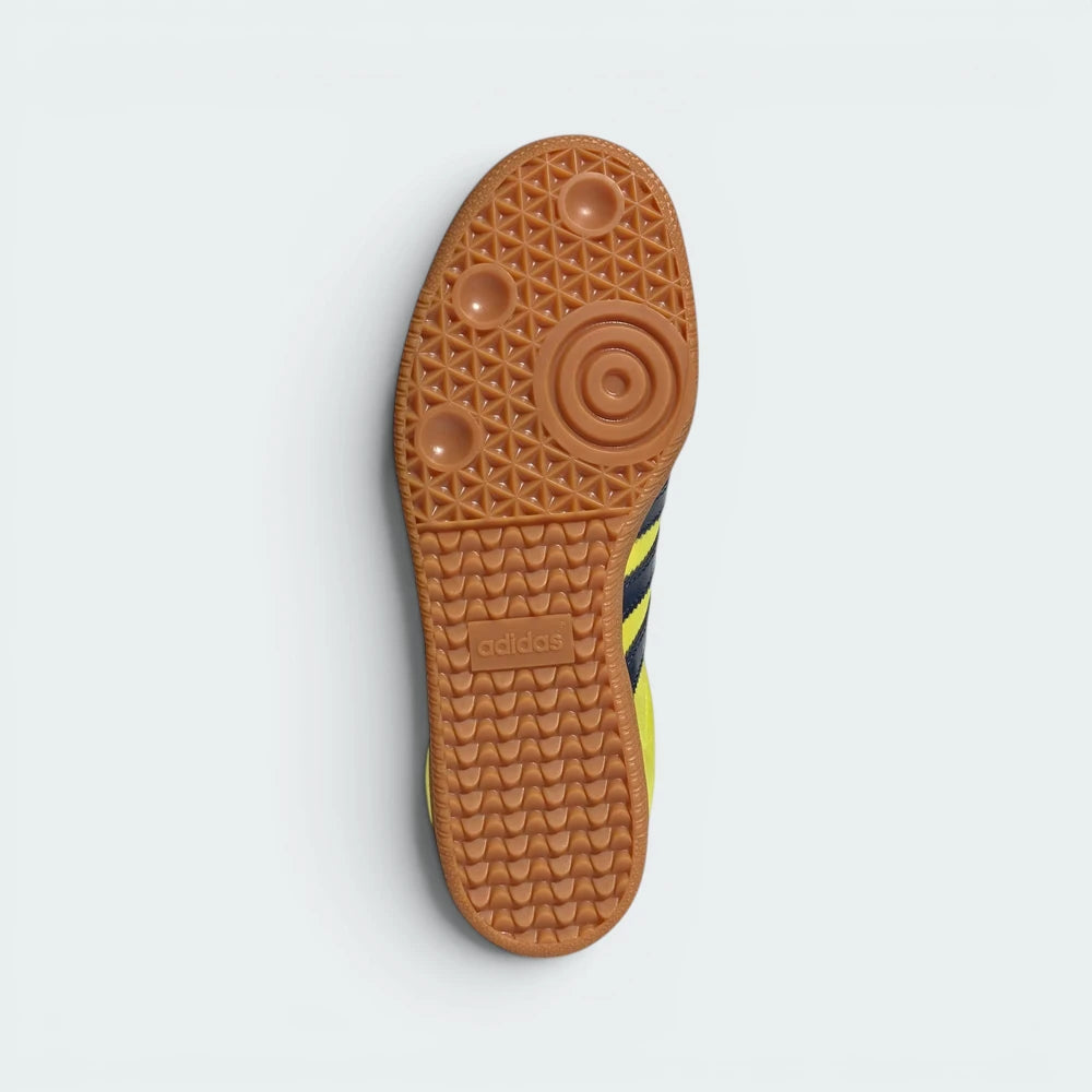 Displays the technical pivot-point geometric traction pattern of the gum rubber outsole, engineered for unreal everyday multi-surface street grip.