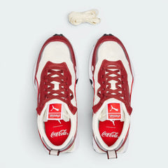 Focuses on the locked-in lacing system and the professional co-branded tongue labels.