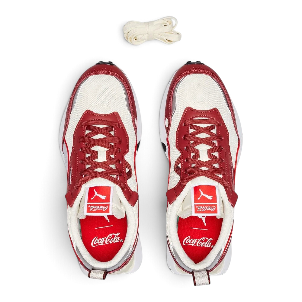 Focuses on the locked-in lacing system and the professional co-branded tongue labels.