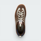 Focuses on the locked-in lacing system and the professional woven co-branded label on the tongue.