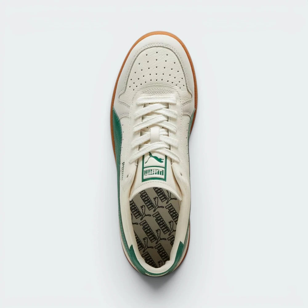Focuses on the locked-in lacing system and the professional finish of the perforated vamp.