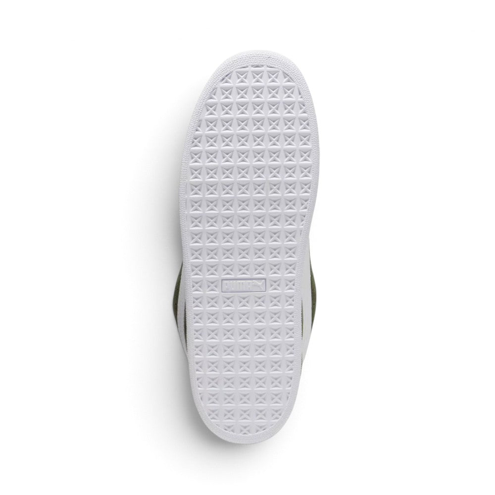 Full-length bottom view displaying the durable white rubber outsole featuring the signature cross-hatch grip texture, perimeter traction grooves, forefoot pivot circle, and recessed central PUMA branding logo.