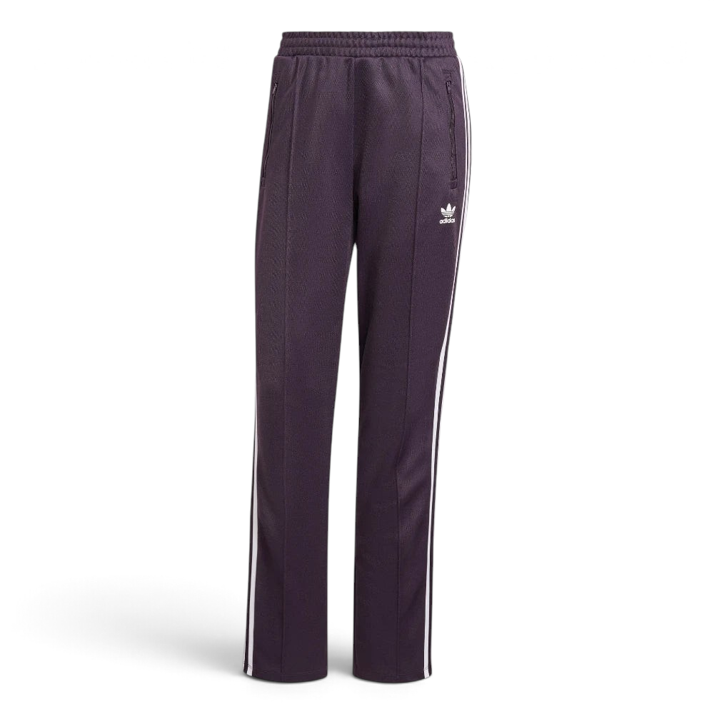 mphasising the locked-in regular fit and the professional embroidered Trefoil logo.