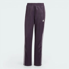 mphasising the locked-in regular fit and the professional embroidered Trefoil logo.