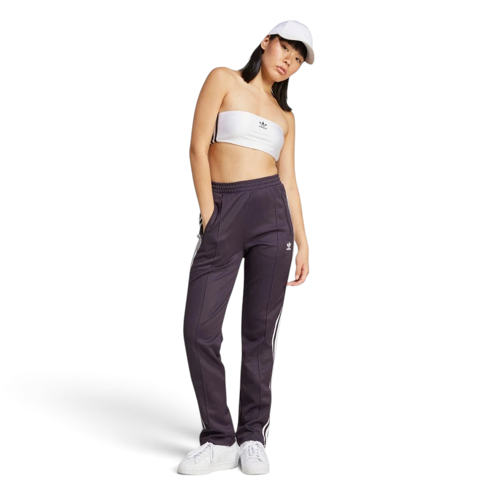 Displays the technical doubleknit fabric grain designed for unreal premium comfort.
