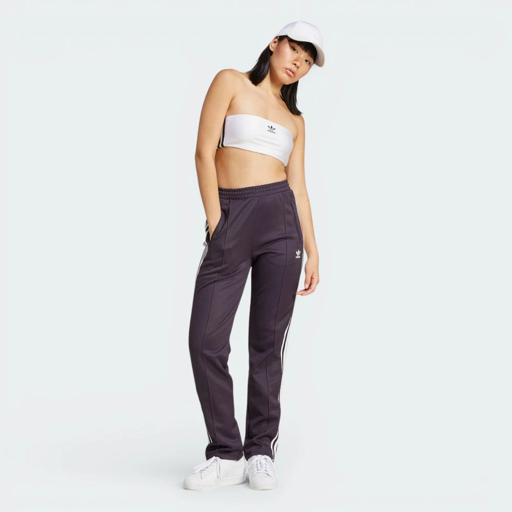 Displays the technical doubleknit fabric grain designed for unreal premium comfort.