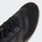 Details the high-definition suede grain and the precision of the anti-abrasive toe cap.