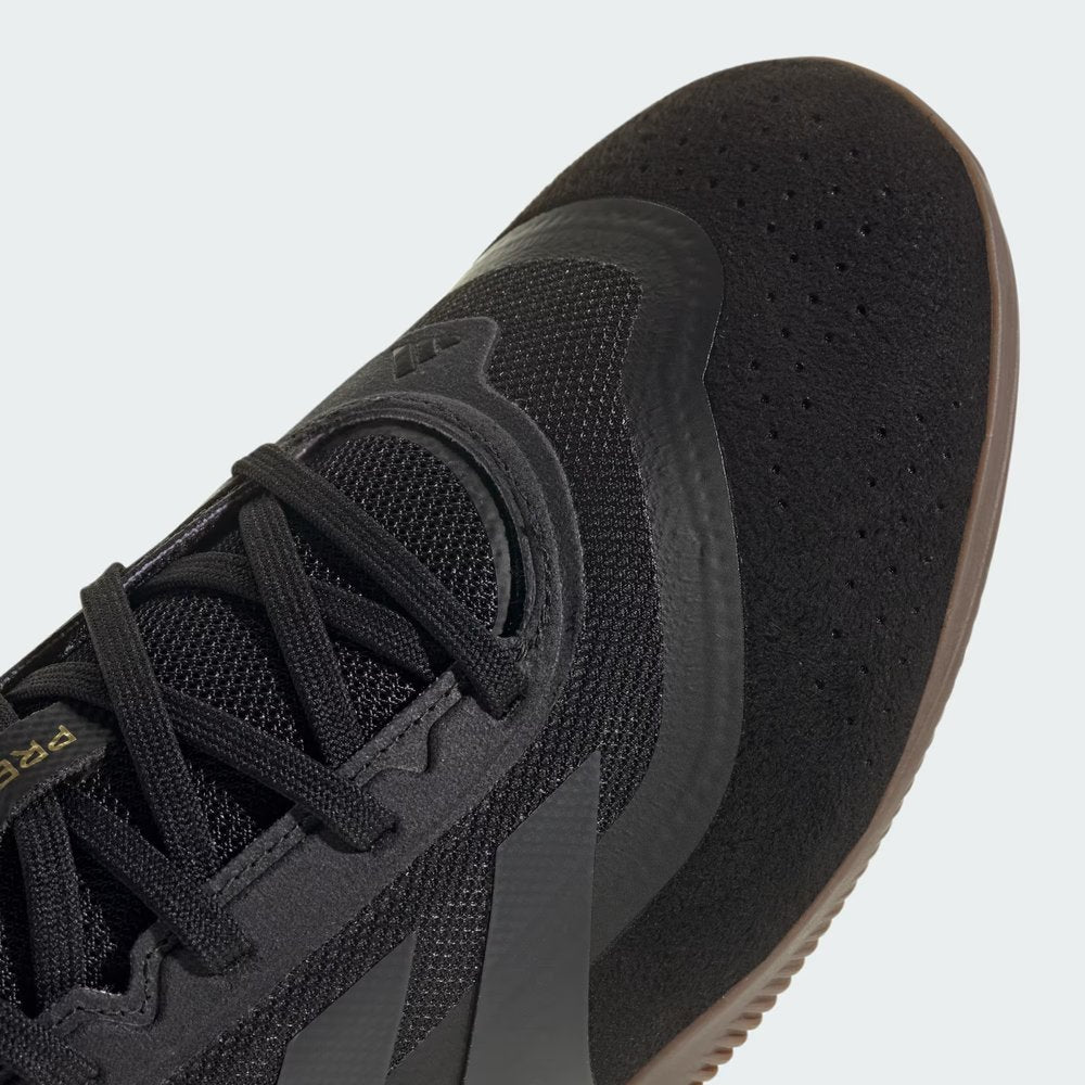 Details the high-definition suede grain and the precision of the anti-abrasive toe cap.