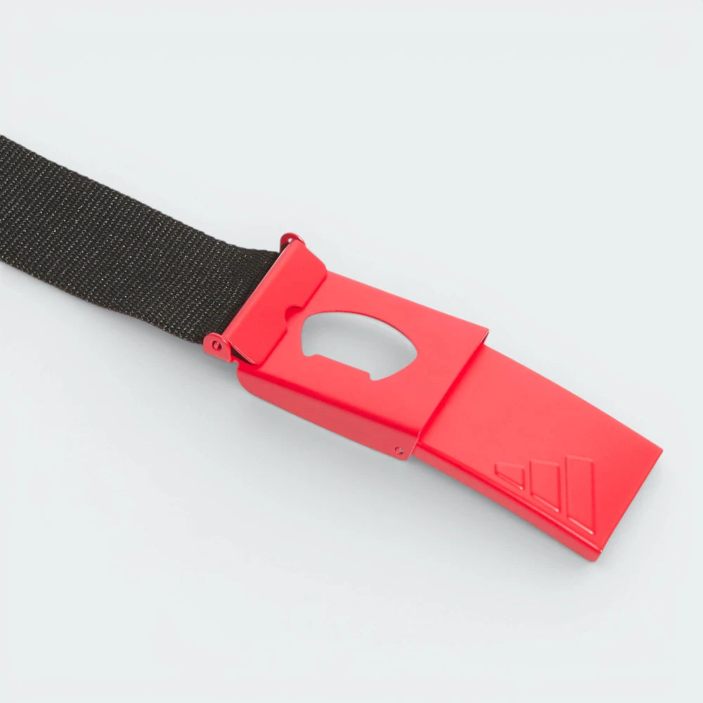 Displays the technical "Black" strap designed for unreal styling versatility.