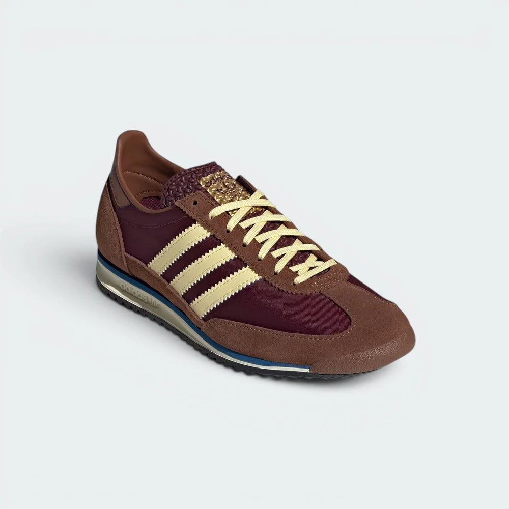 Emphasising the locked-in low-profile collar and the professional "Preloved Brown" accents.