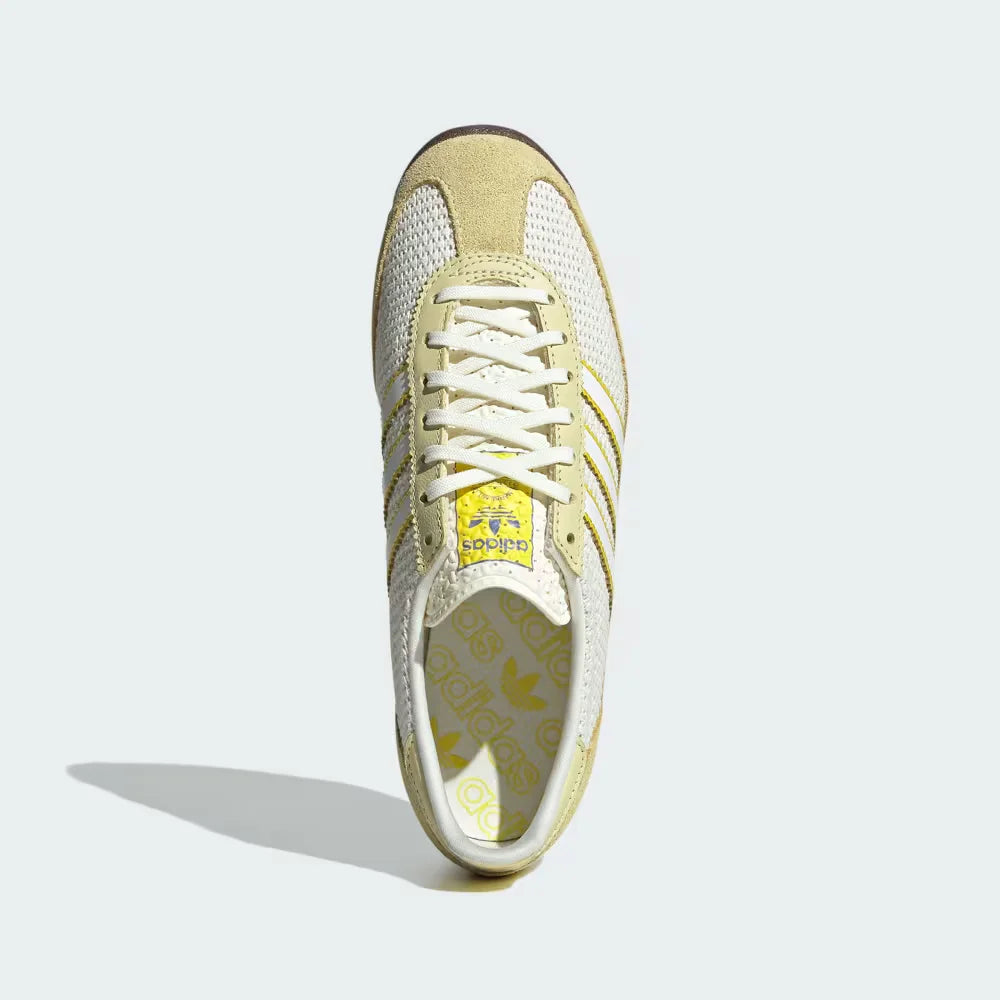 Looking down at the symmetrical lacing system and the contrast yellow tongue detailing.