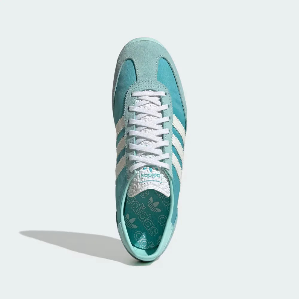 Looking down at the symmetrical lacing system and the contrast "Off White" tongue detailing.