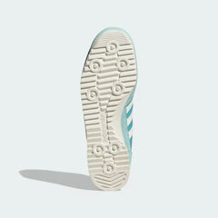The classic "Super Light" traction pattern on the low-profile rubber sole, showcasing the vintage Off White finish.