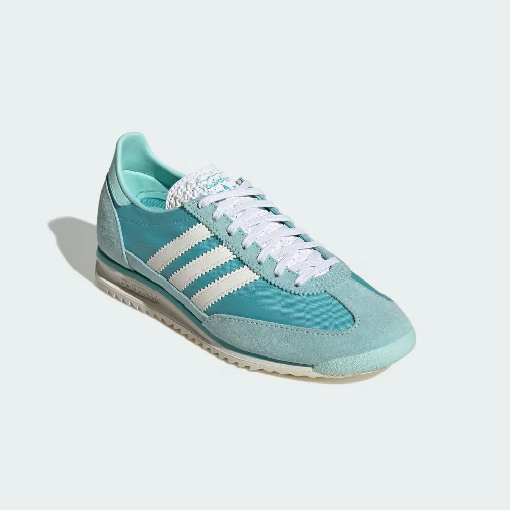 Emphasising the contrast between the mint nylon and the premium aqua suede overlays.