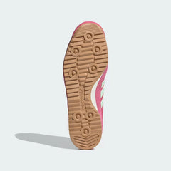 The classic "Super Light" traction pattern on the low-profile rubber sole, showcasing the vintage finish.