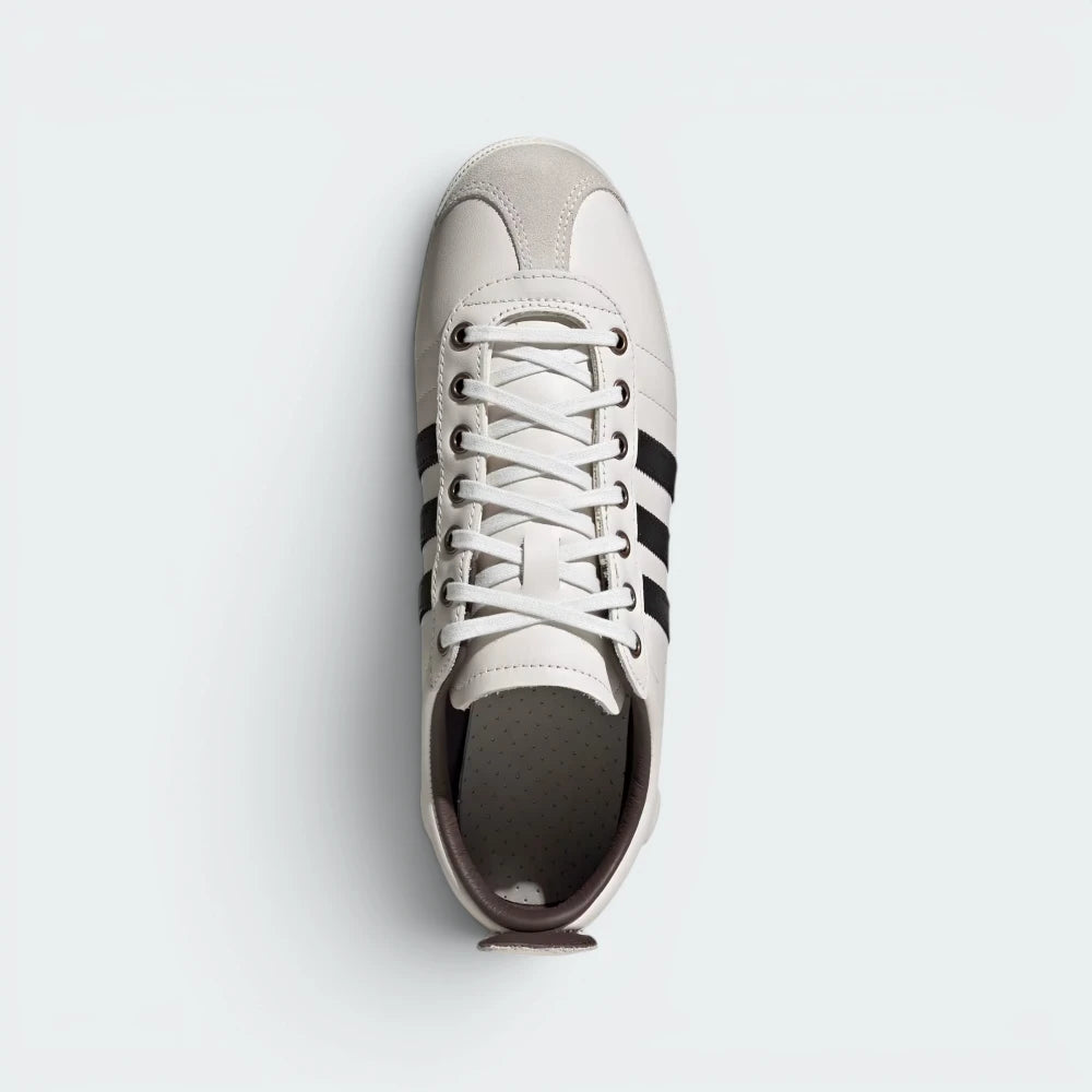 Focuses on the tidy lace closure, the clean alignment of the white leather tongue, and the high-definition perforations on the sockliner.