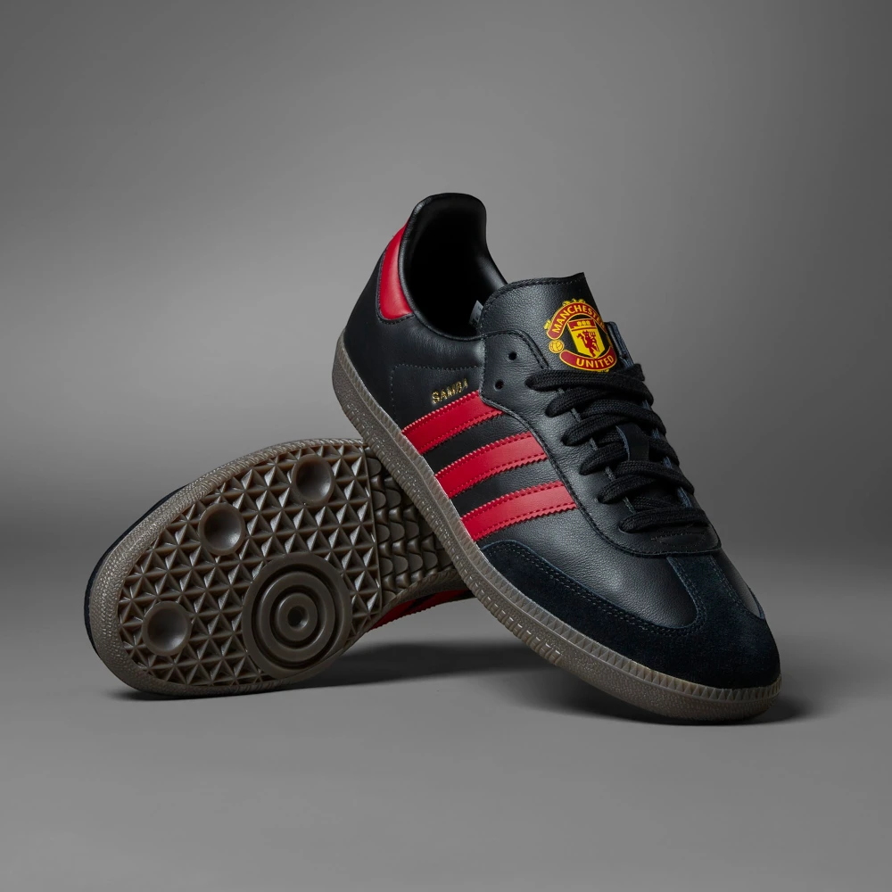 Emphasizing the T-toe overlay and the striking 1989-90 archive-inspired color blocking.