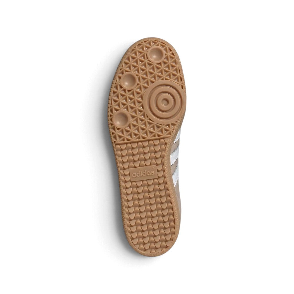 Full-length bottom profile showing the amber gum rubber outsole, highlighting the classic pivot circle and multi-directional tread pattern designed for optimal grip on urban surfaces.