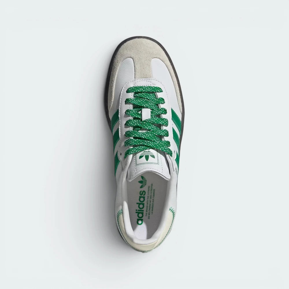 Focuses on the locked-in lace closure layout, the clean multilingual text alignment on the tongue, and the symmetry of the off-white toe overlays.
