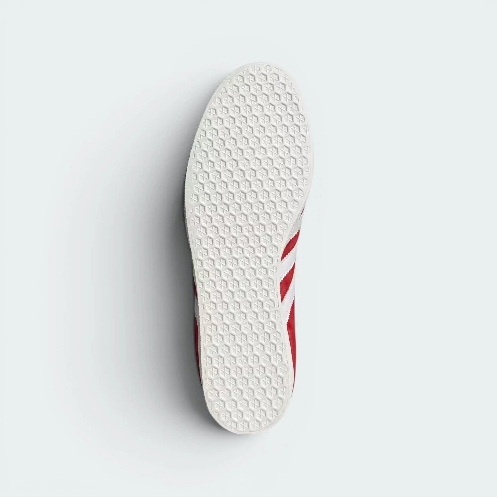 Displays the micro-textured honeycomb grid pattern of the flat rubber outsole, engineered for unreal everyday street grip.