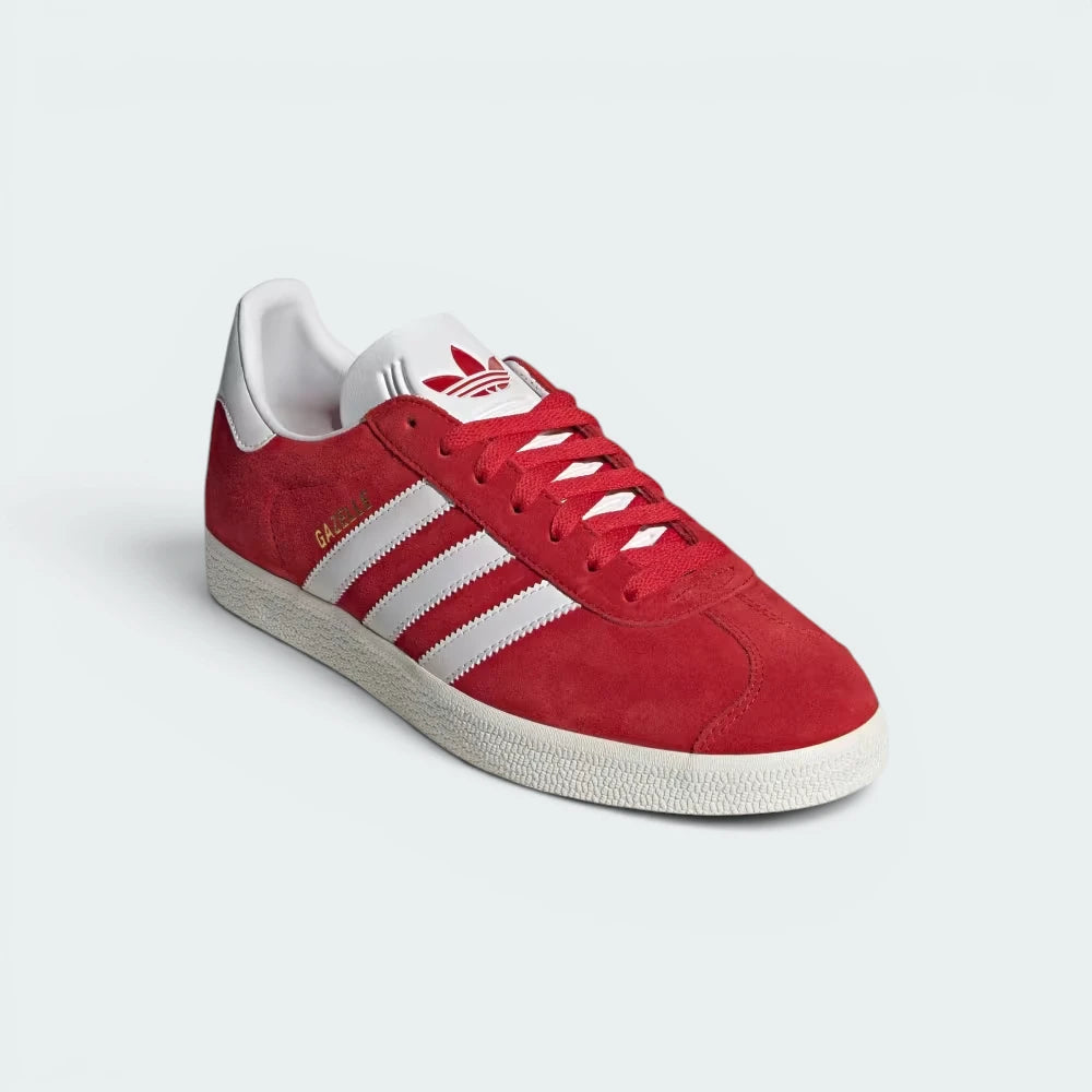 Emphasising the low-profile casual silhouette and the professional alignment of the crisp white leather heel overlays.