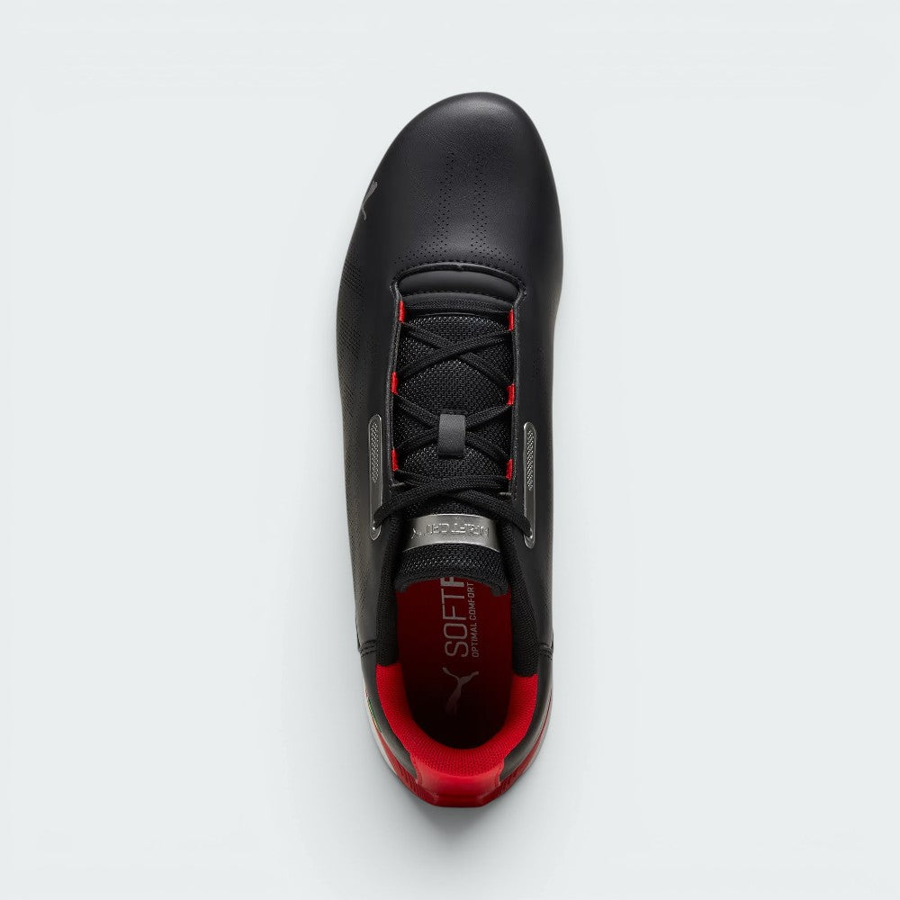 Focuses on the locked-in lacing system and the professional finish of the perforated toe.